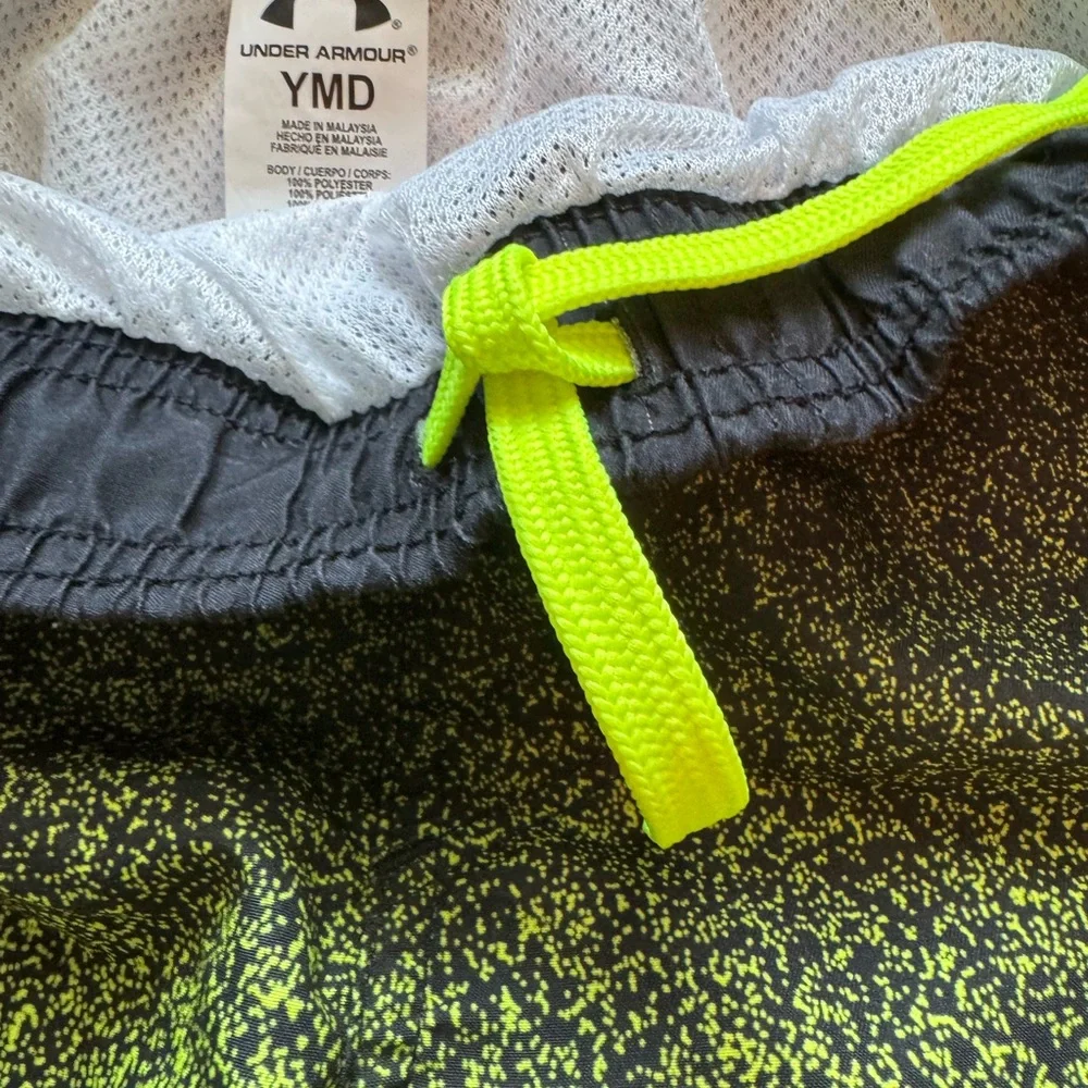 NWT - Under Armour Boy’s Black and Yellow Swim Trunks size M